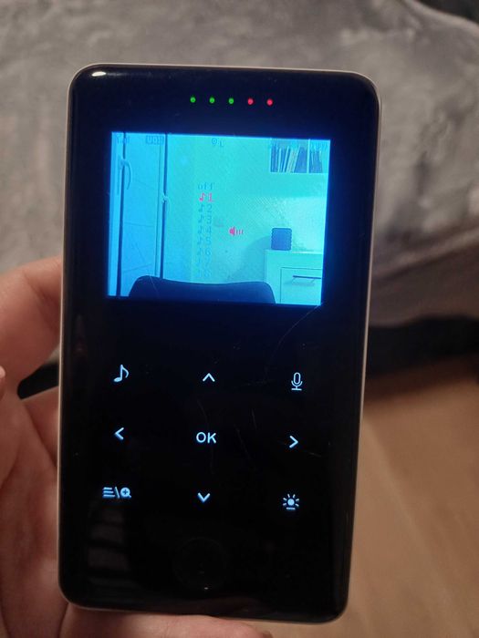 Бебефон с камера и приспивна музика