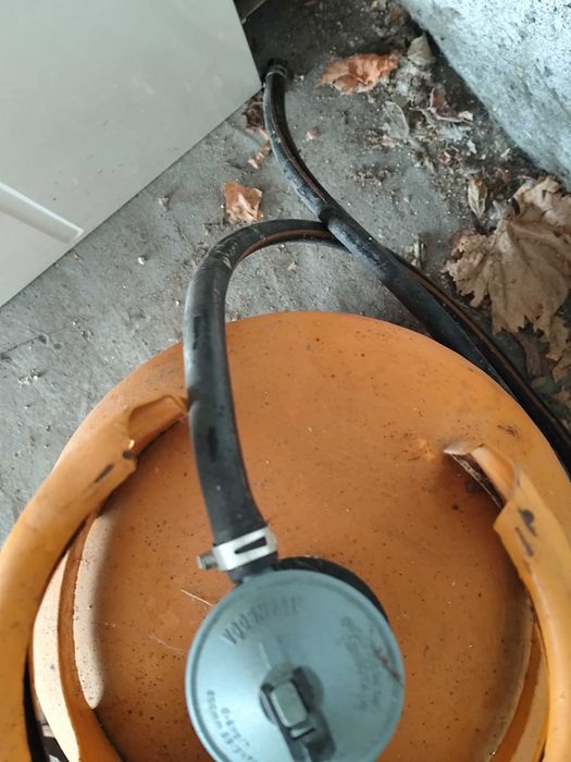 Газова бутилка за печка с винтил