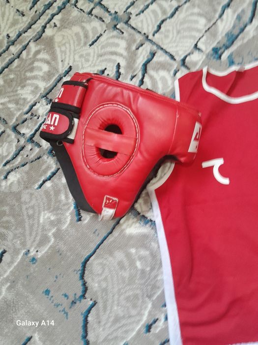 Bo'ks f'orma qizil shlem bo'nusga