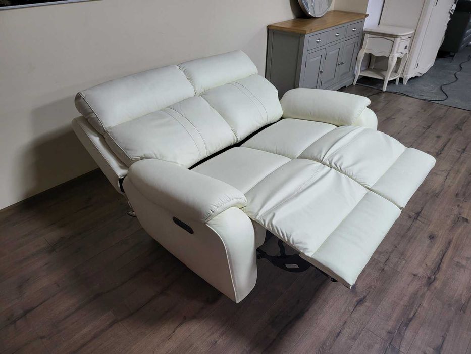 Бял кожен диван двойка La-z-boy с електрически релакс механизъм