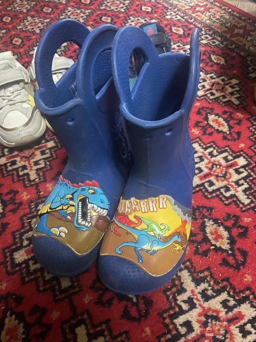 Продам детскую обувь