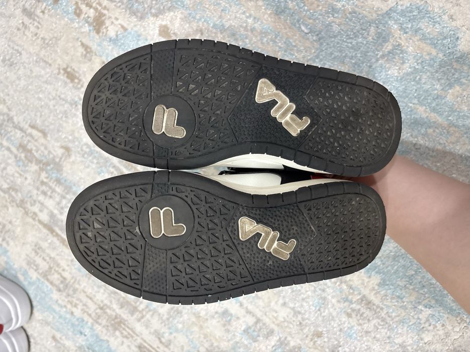 кожанные кроссовки FILA