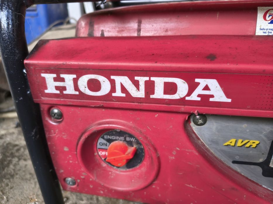 Vând generator Honda 2,5 kw