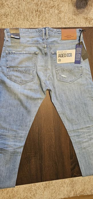 Blugi Replay noi cu eticheta