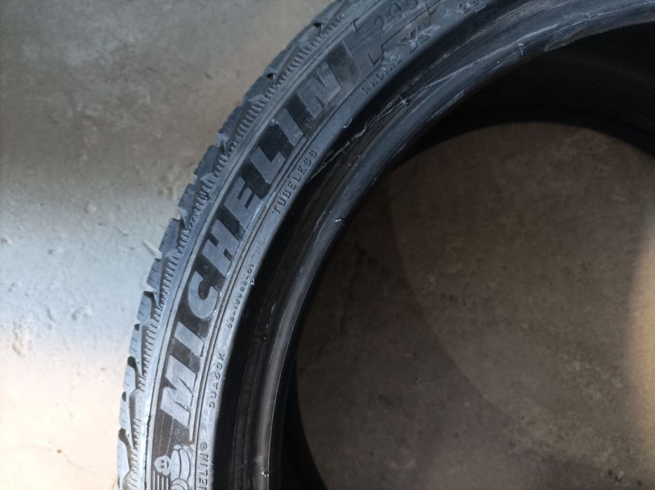 Продавам 4 зимни гуми 295/35/21 Michelin PA 5-480 евро.