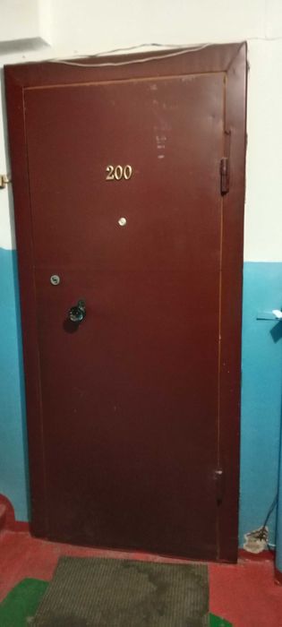 Продам входную металлическую дверь. Б/у. Самовывоз. 35 000тг.