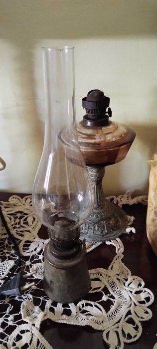Vând doua Lămpi vintage cu petrol