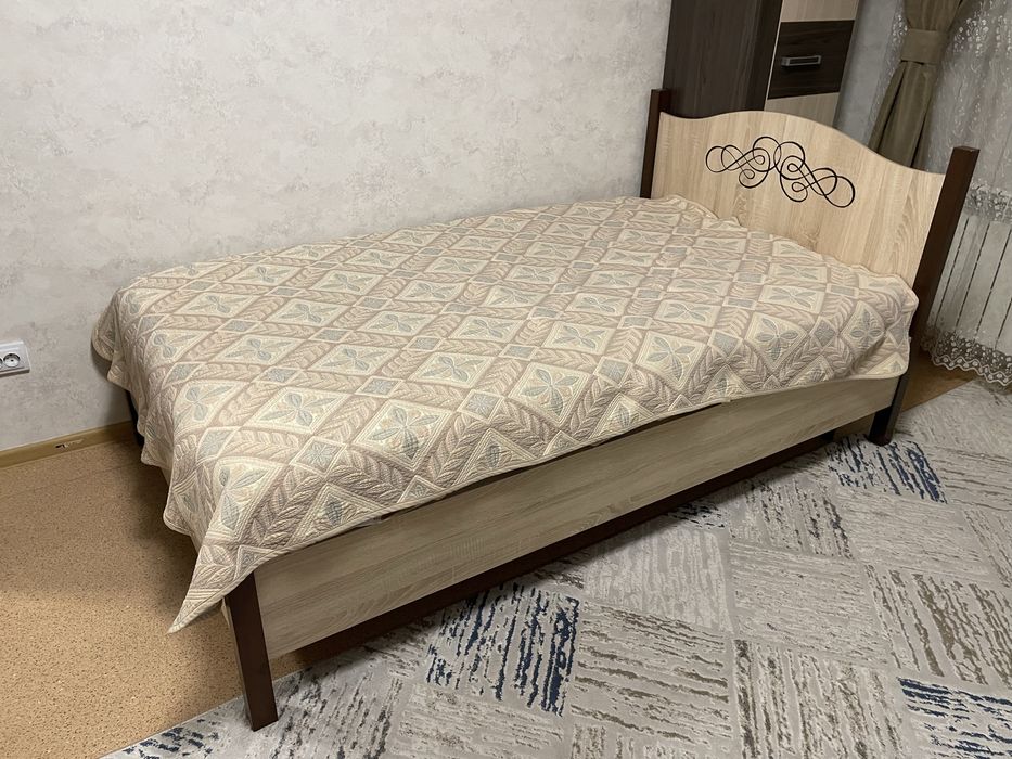 Продам кровать с матрасом 1,5 спальную