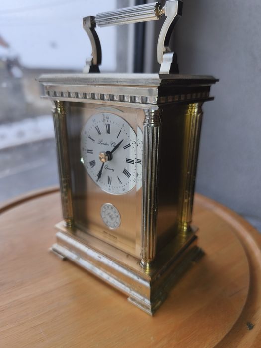 Ceas de masă Quartz auriu