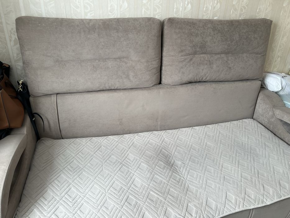 ПРОДАМ ДИВАН в гостиную