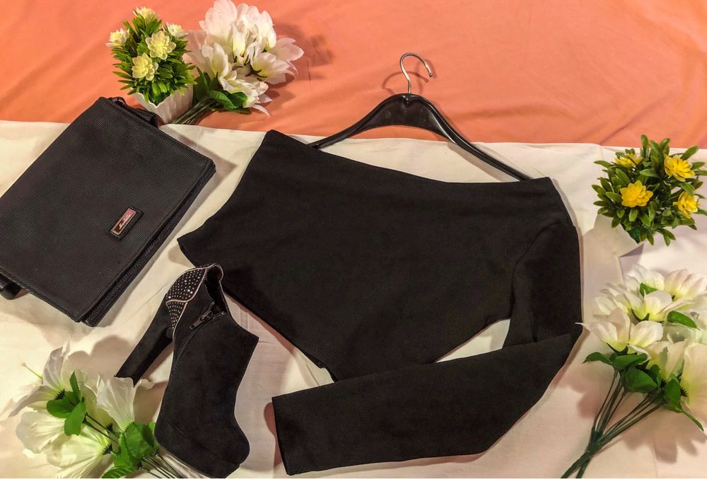 Черен кроп -топ с един ръкав