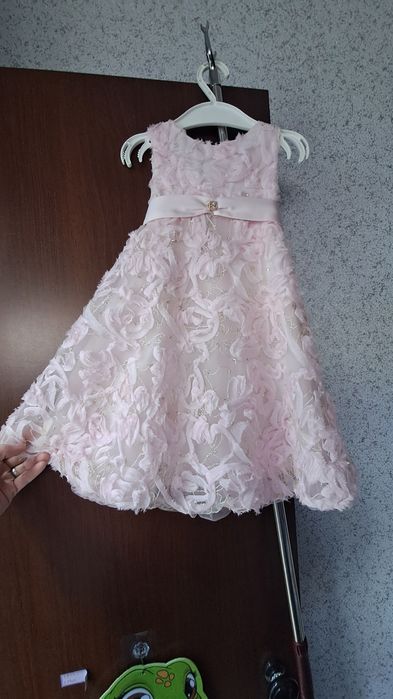 Продам детские платья