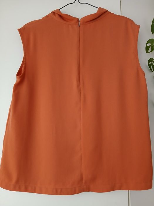 Bluza fara mâneci, Reserved