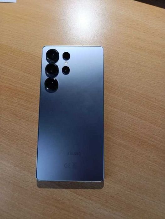 Vând telefon Samsung S25 Ultra, 512 gb, 12 gb ram - impecabil, ca nou