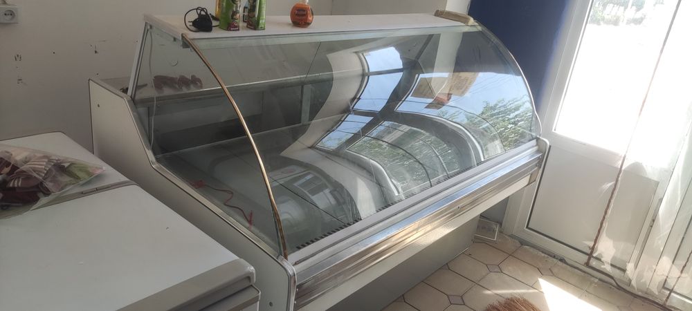 Vetrina Haladelnik marazelnik va ichimliklar haladelnigi