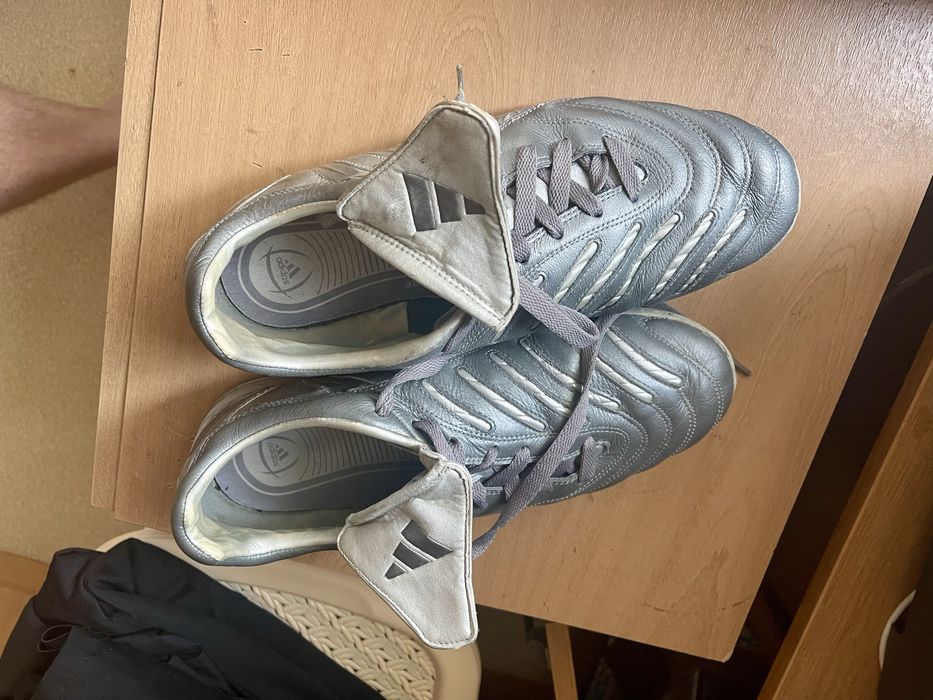 Футболни обувки adidas