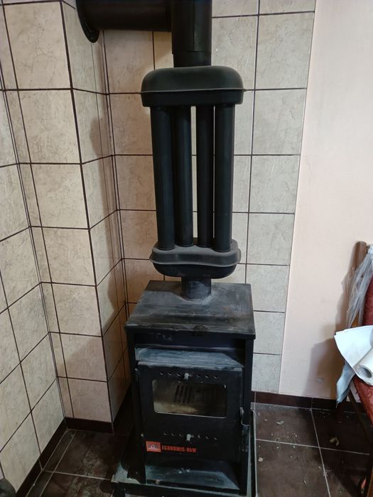 Vând sobă FM economic 9kv pe lemn și brichete