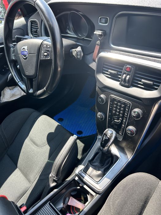 CITITI CU ATENTIE!! Vand Volvo V 40  Automat ,1.6 diesel 115 CP