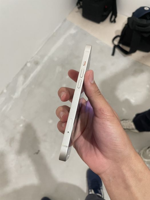 Продаю Iphone 13