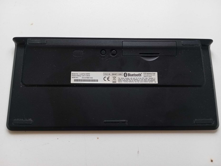 Bluetooth клавиатура Genius LuxePad A9000