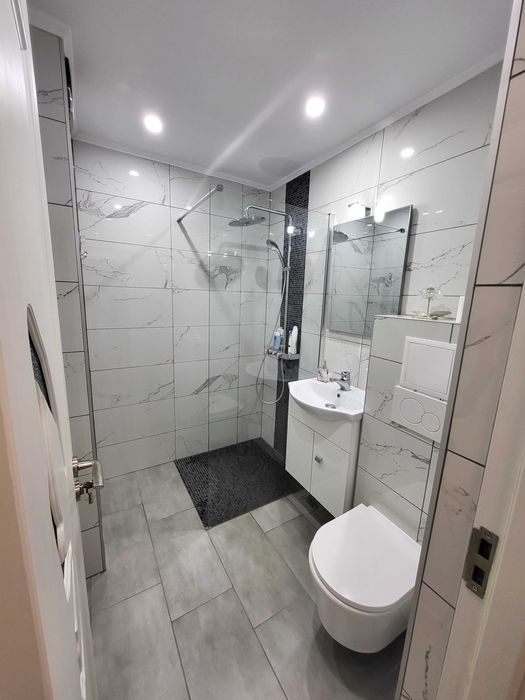 Închiriez apartament