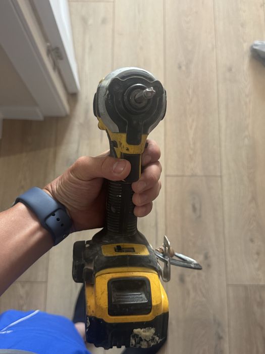 Винтаверт DeWALT
