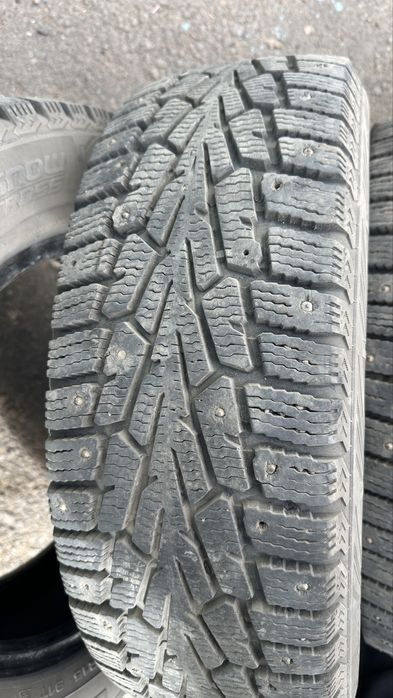 Комплект зимних шин
