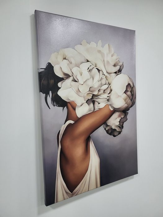 Картина Девушка с пионами