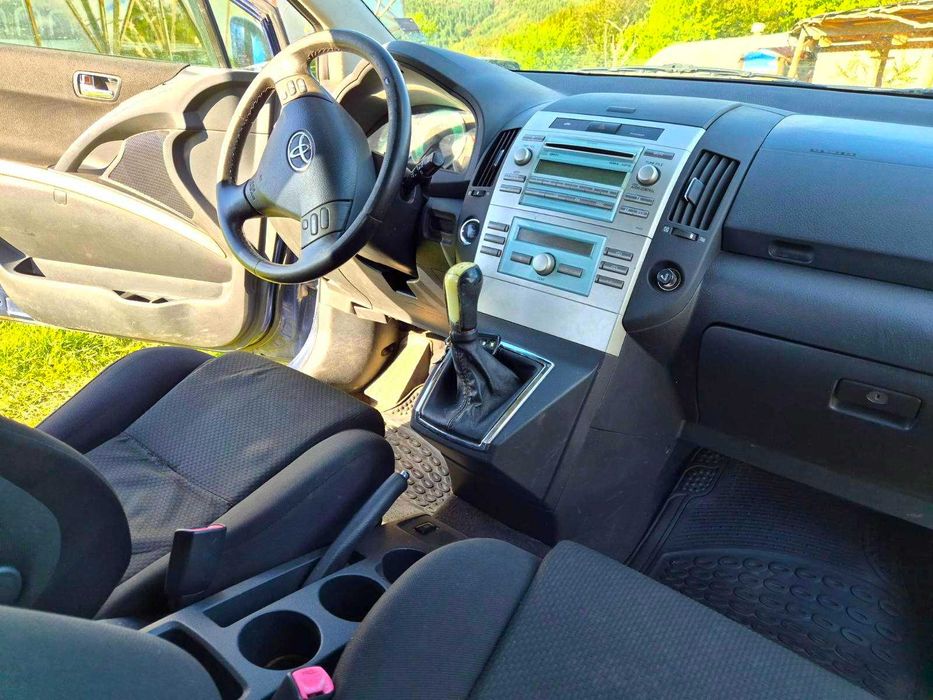 Toyota Corolla Verso 2005 газ икономична