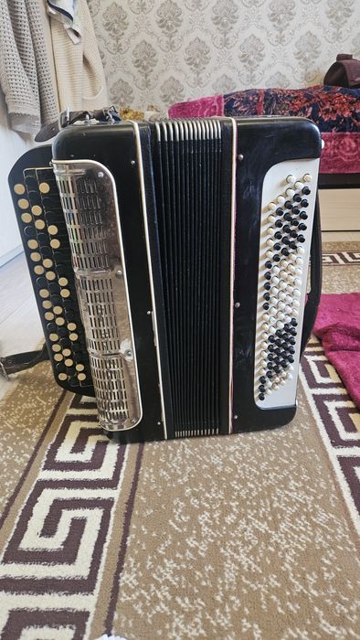 Баян кировский продам