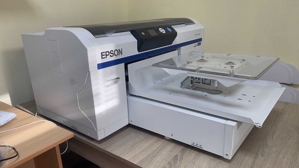 EPSON F2000 - легендата в DTG печата за светъл текстил