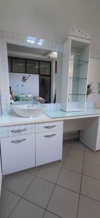 Dulap produse cu spatiu de depozitare