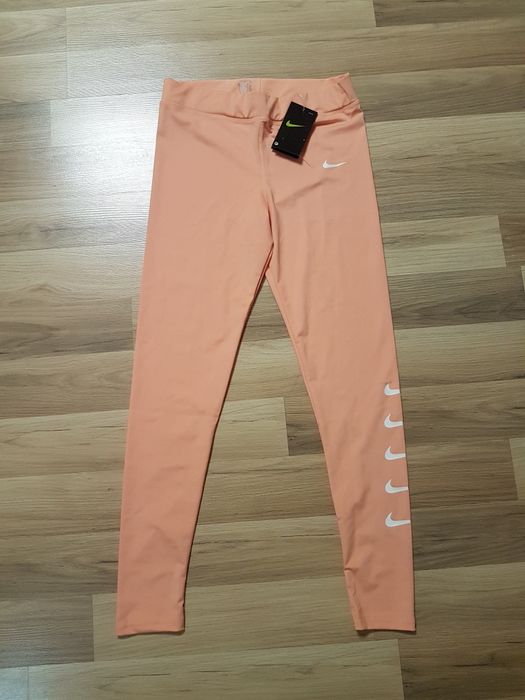 Нов дамски клин Nike