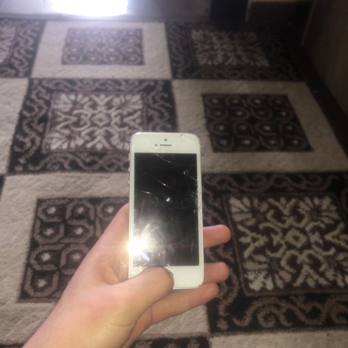 iPhone 5se 6 7 sotiladi