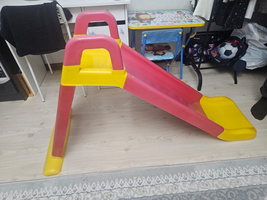 Продам пакет игрушками и горкой