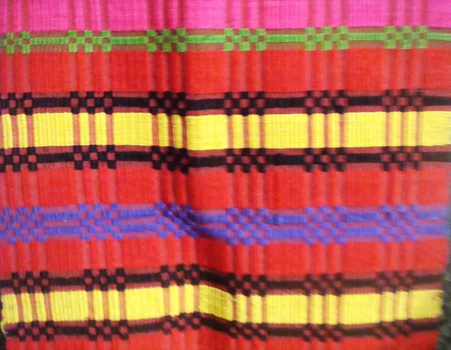 Продавам 5 неупотребявани,ръчно тъкани,вълнени покривки