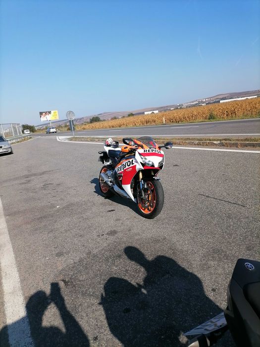 Se vinde honda cbr 1000 rr 2015 18000km negociabil