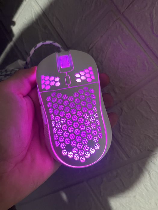 Mouse gaming nou RGB