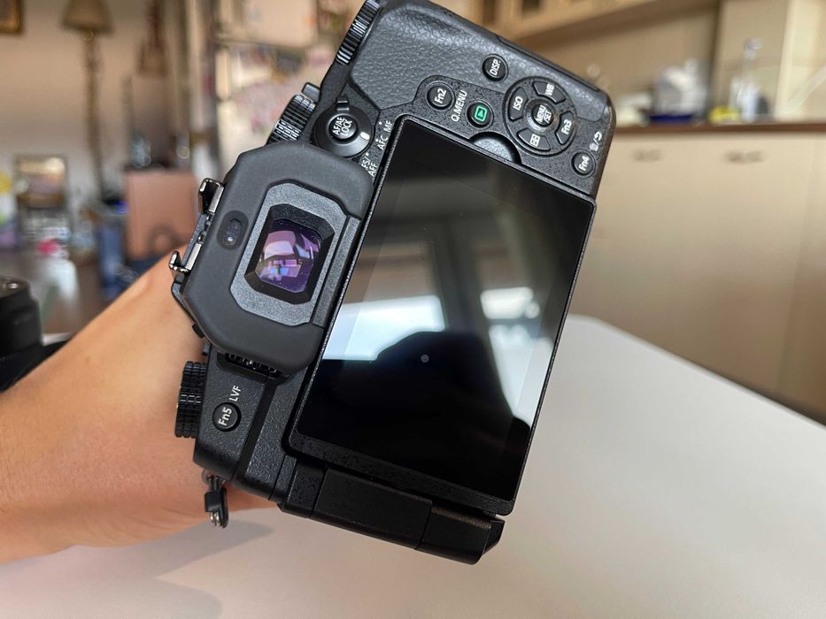Panasonic Lumix G80 + obiectiv 12-60mm f3.5-5.6 + 2 baterii + accesorii streaming.
