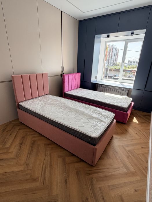 Новая кровать с матрасом