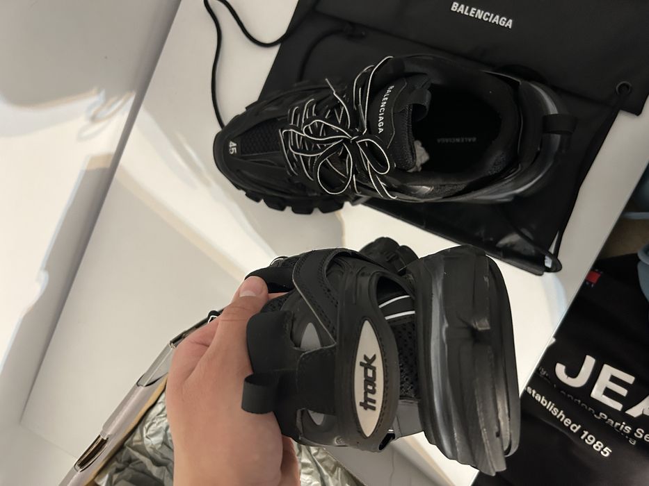 balelnciaga track