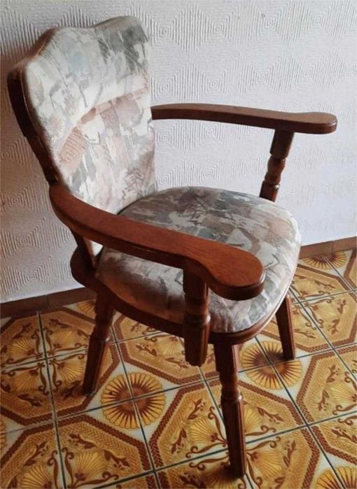 Coltar bucatarie cu masa si 3 scaune lemn masiv!