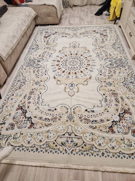 Продам кілем 2/3