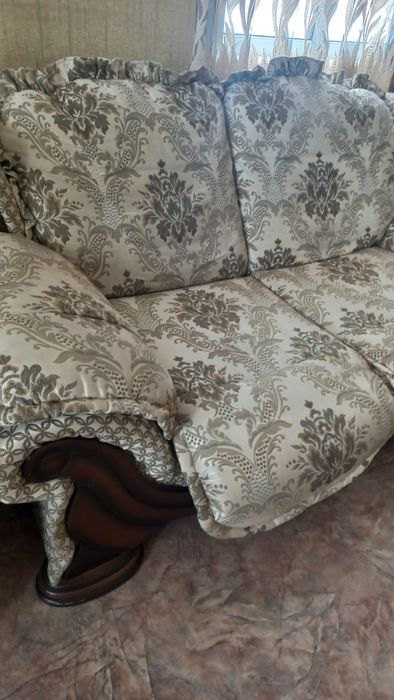 Продаётся  диван.