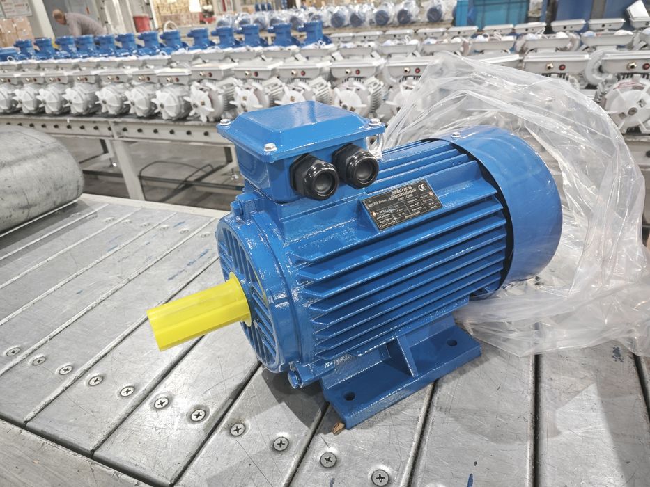 Продаем асинхронные электродвигатели.