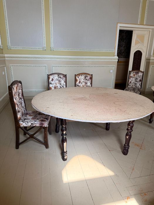 Стол круглый большой