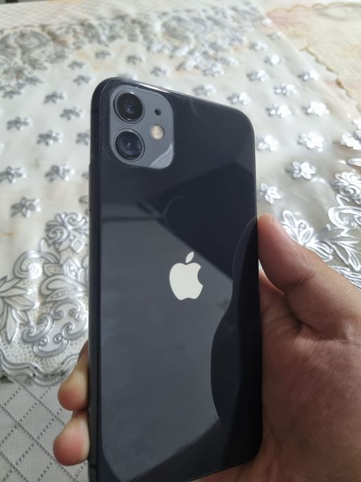 iPhone 11 128GB black. Samsung Galaxy S21 5G 256GB