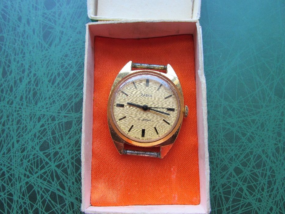 стар ръчен часовник - zaria