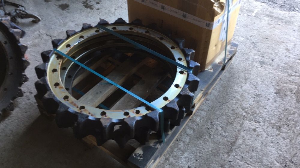 Roti dintate / sprocket pt. Excavatoare Caterpillar 345 pe stoc