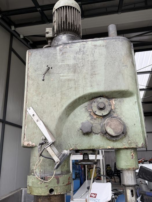 Настолна бормашина с менгеме